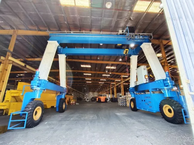 rubber gantry crane used in steel structure warehouse